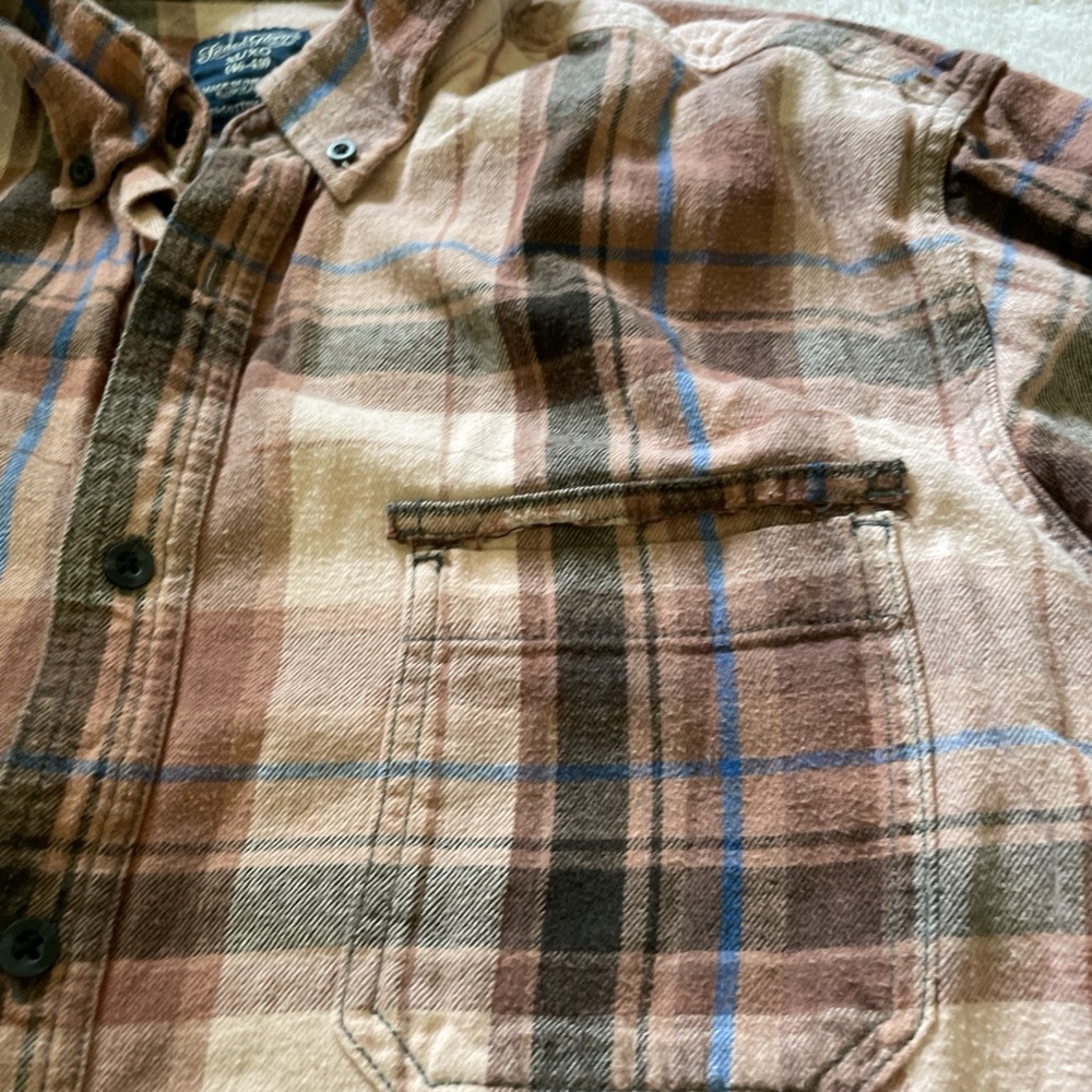 Custom flannel with back patch - Picture 7 of 7